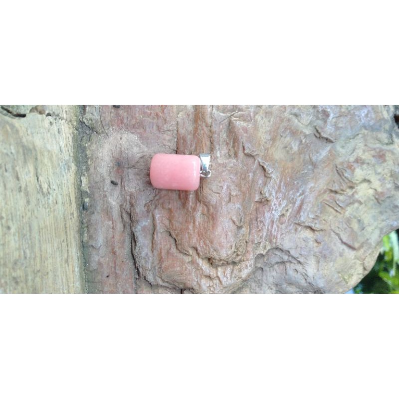 liontin batu kristal