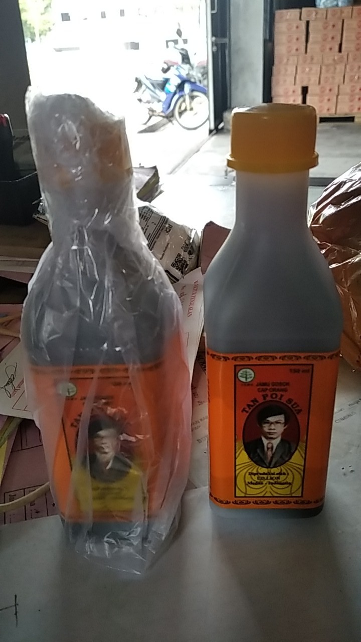 Tan Poi Sua . Jamu Gosok Cap Orang 150 Ml . Pj Lion . Medan