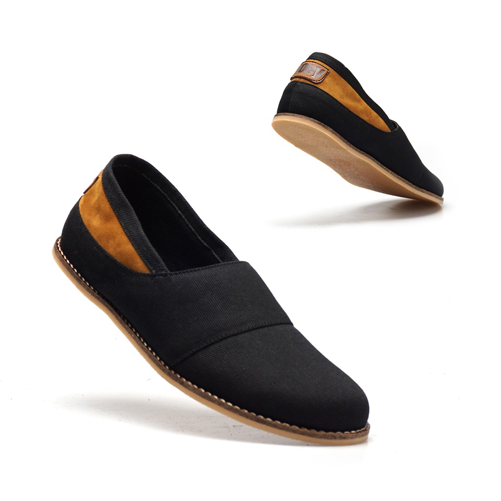 Vraag Black | SEPATU PRIA Slip On Wakai lokal Blac - Original Footwear | SEPATU HANDMADE bahan SUEDE