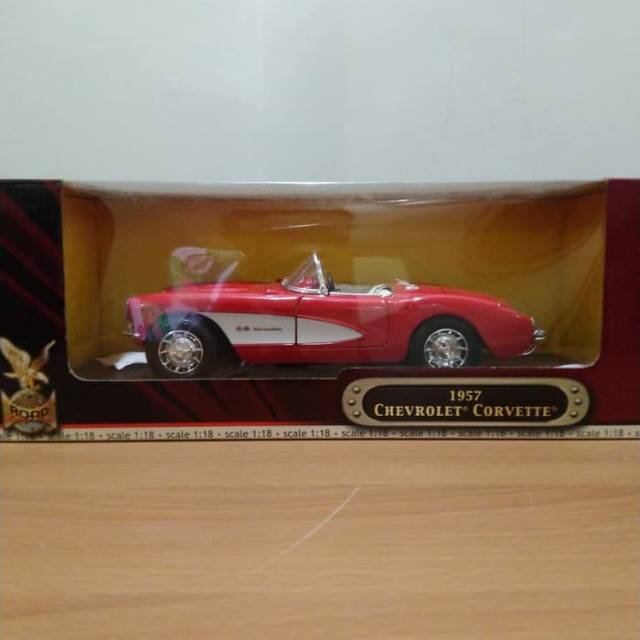 Diecast Chevrolet Corvette 1957 Skala 18