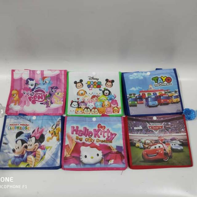 

Goodie bag Tas TENTENG kancing karakter anak/ Tas bekal