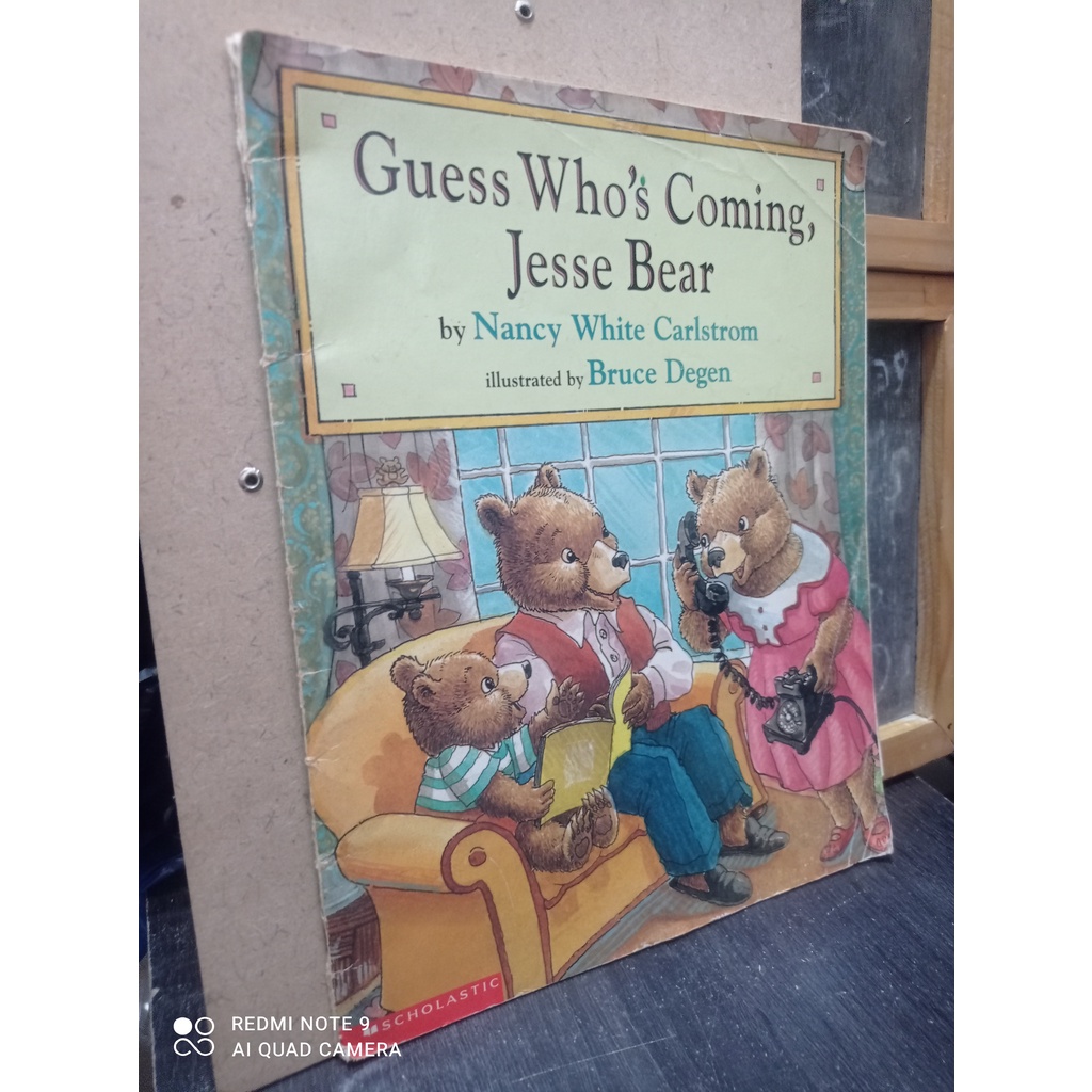 buku anak Guess Whos Coming Jesse Bear Scholastic