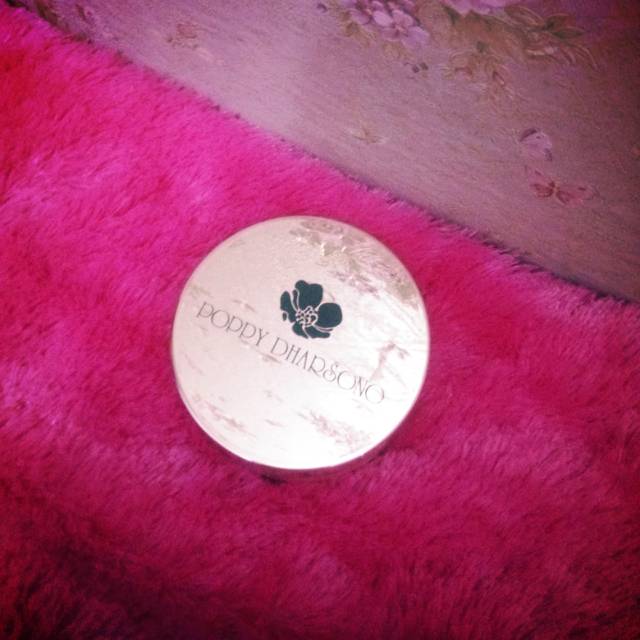 Bedak Tabur POPPY DHARSONO