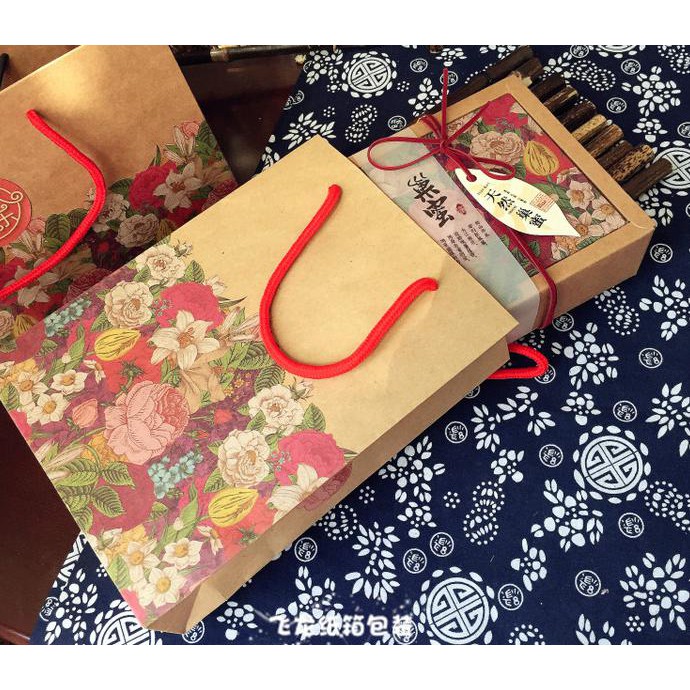 

Kantong karton bunga . paper bag bunga . kantong kotak souvenir KAYO