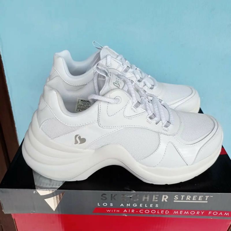 Skechers DLTA (39/26cm)