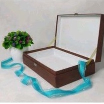 

kotak besar / kotak kado / gift box / box suvenir / kado / box hampres 27x17x7