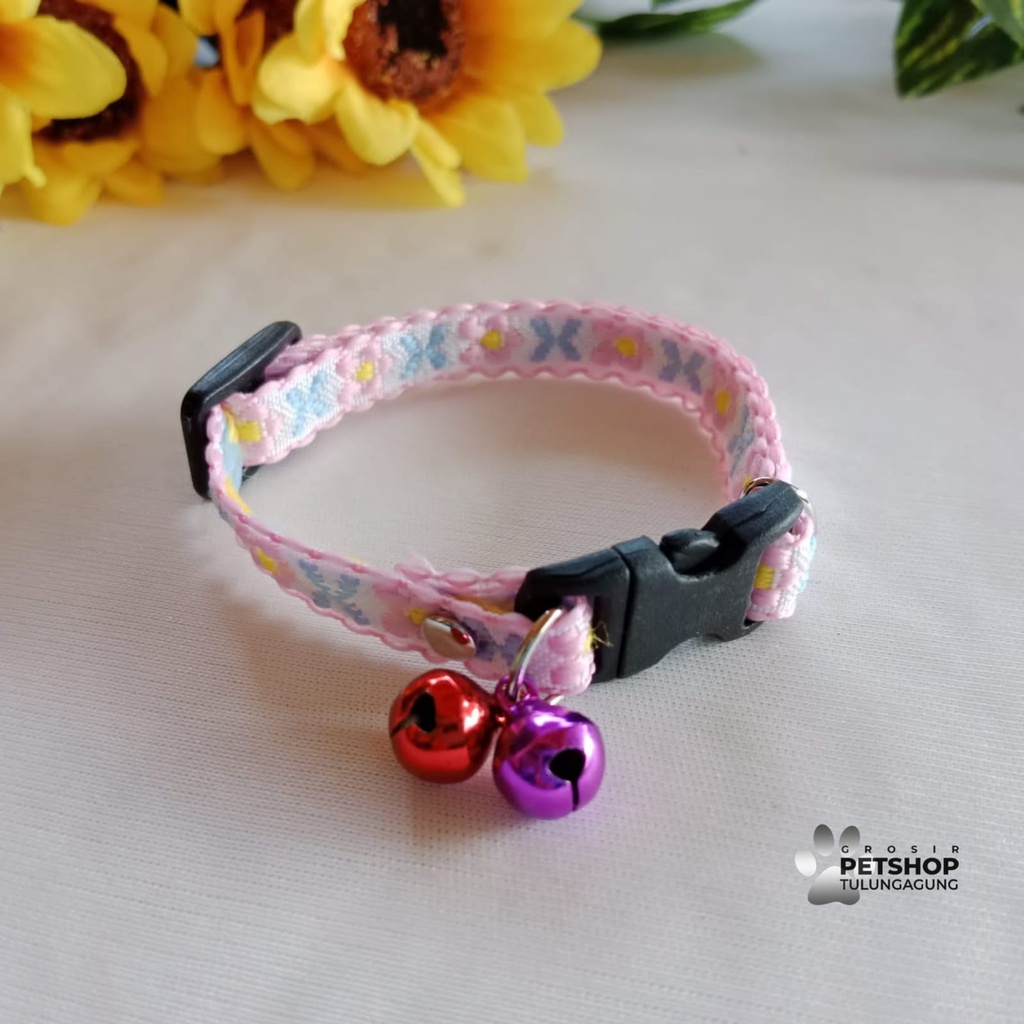 Kalung Kucing Motif Bunga Silang 2 Lonceng Bahan Tebal Berkualitas