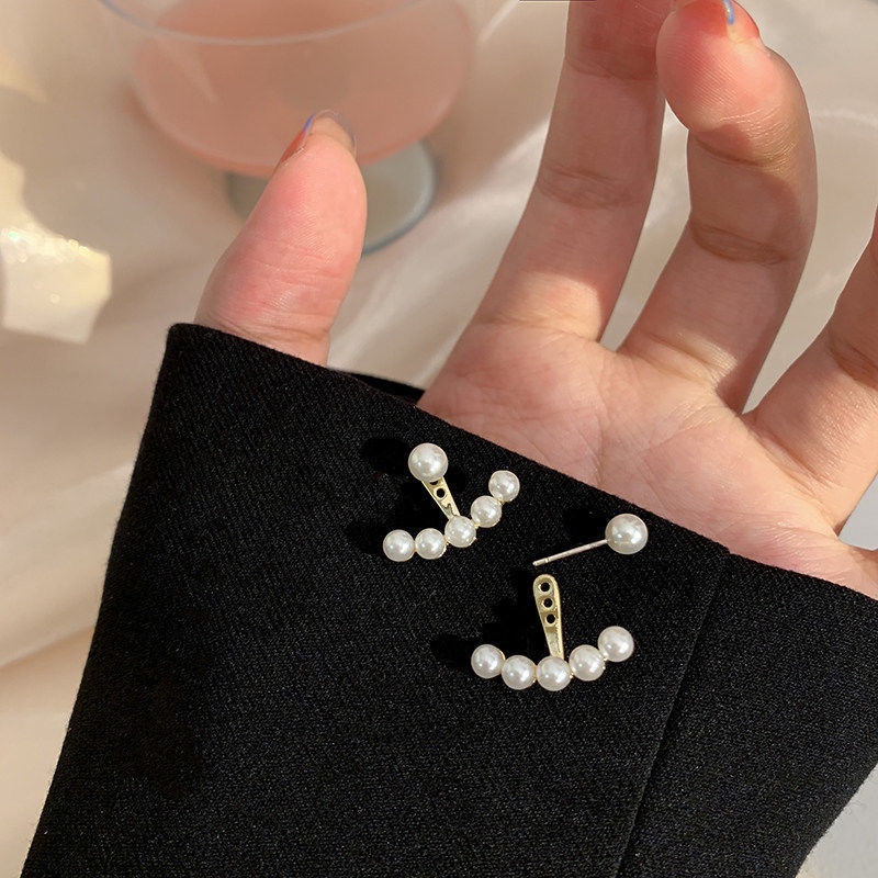 Anting Mutiara Bentuk Bulan Sabit Warna Emas Adjustable Untuk Wanita