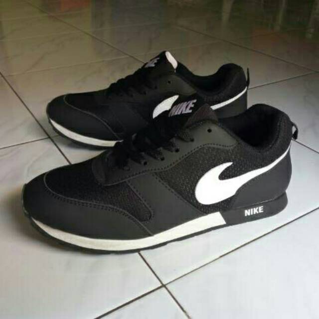 Best seller!!! Sepatu nike md runner / kets nike hitam / Nike waffle trainer