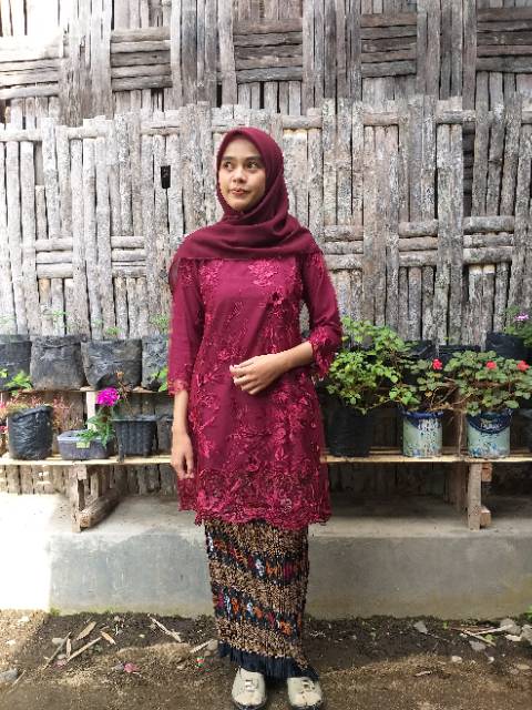 Baju kurung tulle bordir 3D marun