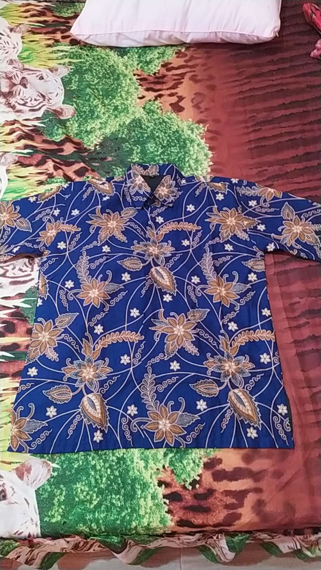 Batik Solo Kembang Biru Pendek Kemeja Pria Katun Halus Sragenan Full Furing