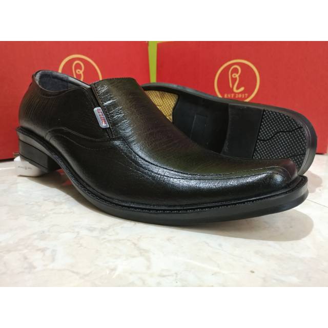 Sepatu pantofel formal sepatu kerja pria bahan kulit asli