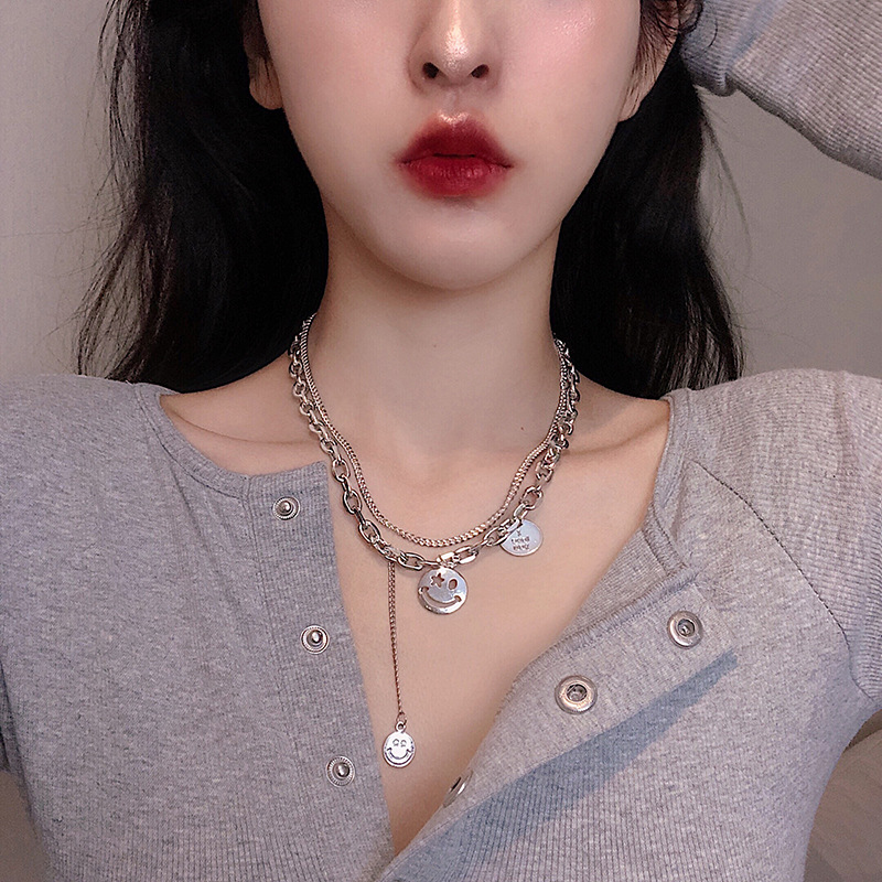 Aksesoris fashion wanita versi Korea dari ins fashion merah bersih multi-layer wajah tersenyum bulat merek hip-hop kalung pria dan wanita