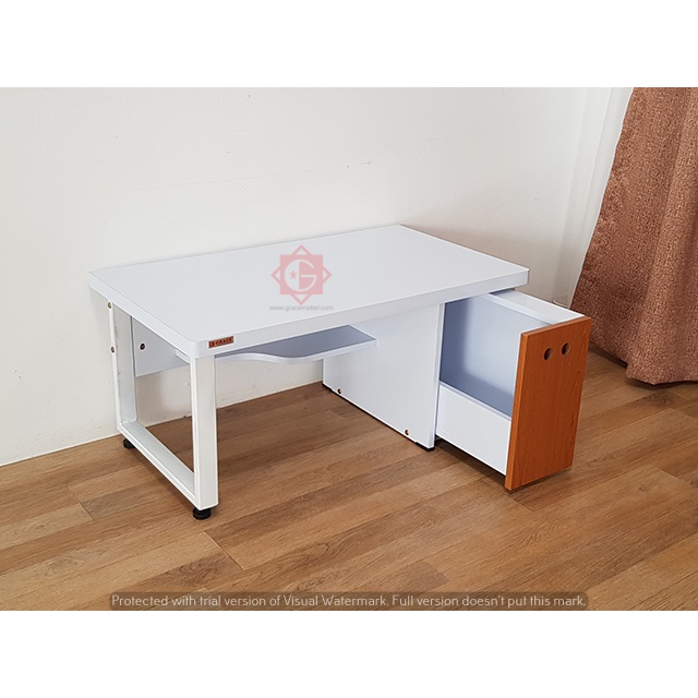 MEJA KOMPUTER LESEHAN GRACE 8010