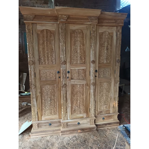 LEMARI GEBYOK PINTU 3 KAYU JATI | ALMARI BUFET PINTU 3 FURNITURE JATI | LEMARI PELURU | LEMARI DESAI