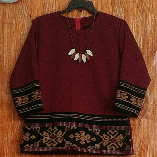 Blus tenun ikat kombinasi