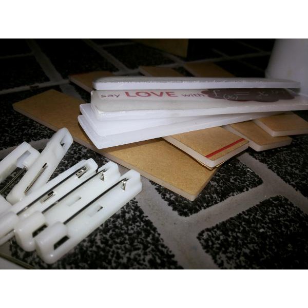

Paket #1. akrilik nama dada + peniti + resin + katalis / acrylic name tag penjepit ukuran standard 2