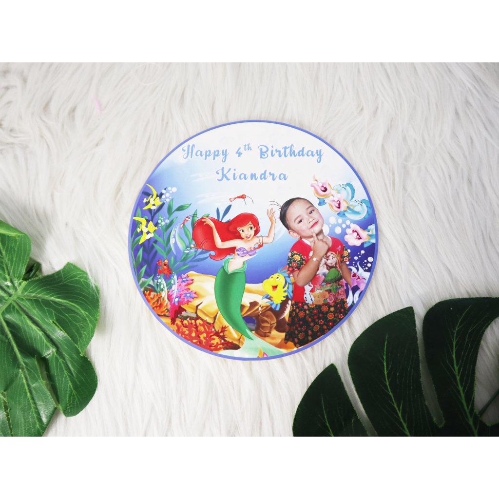 

Stiker Bulat Diameter 15 cm Souvenir Ultah Tema Mermaid Custom Foto