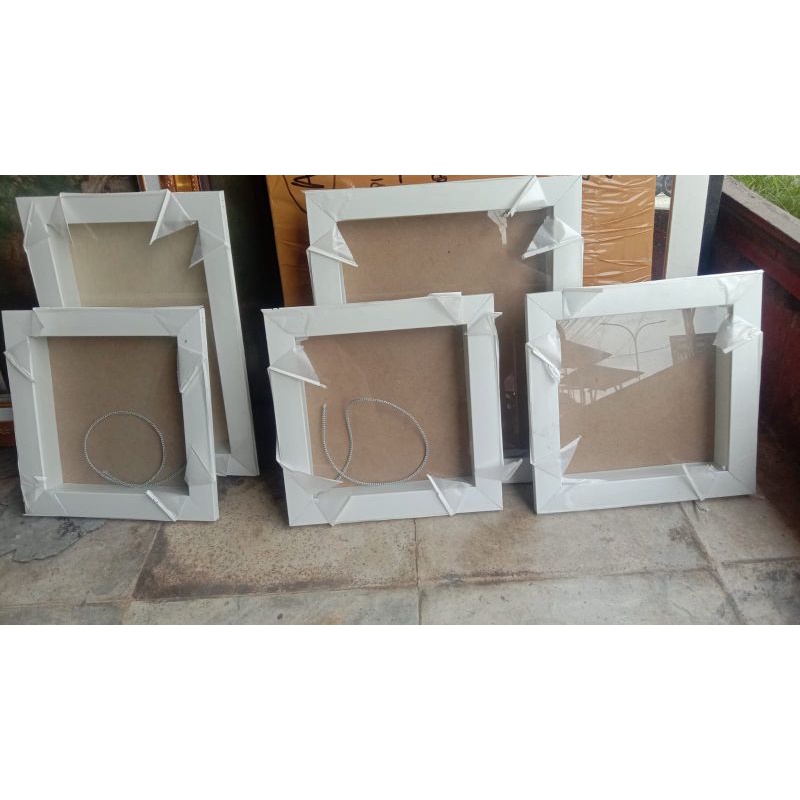 Bingkai 3D Putih Polos 35x45cm