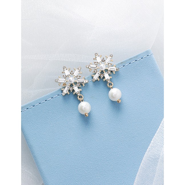 LRC Anting Tusuk Fashion White 925 Silver Needle Snowflake Earrings D48813