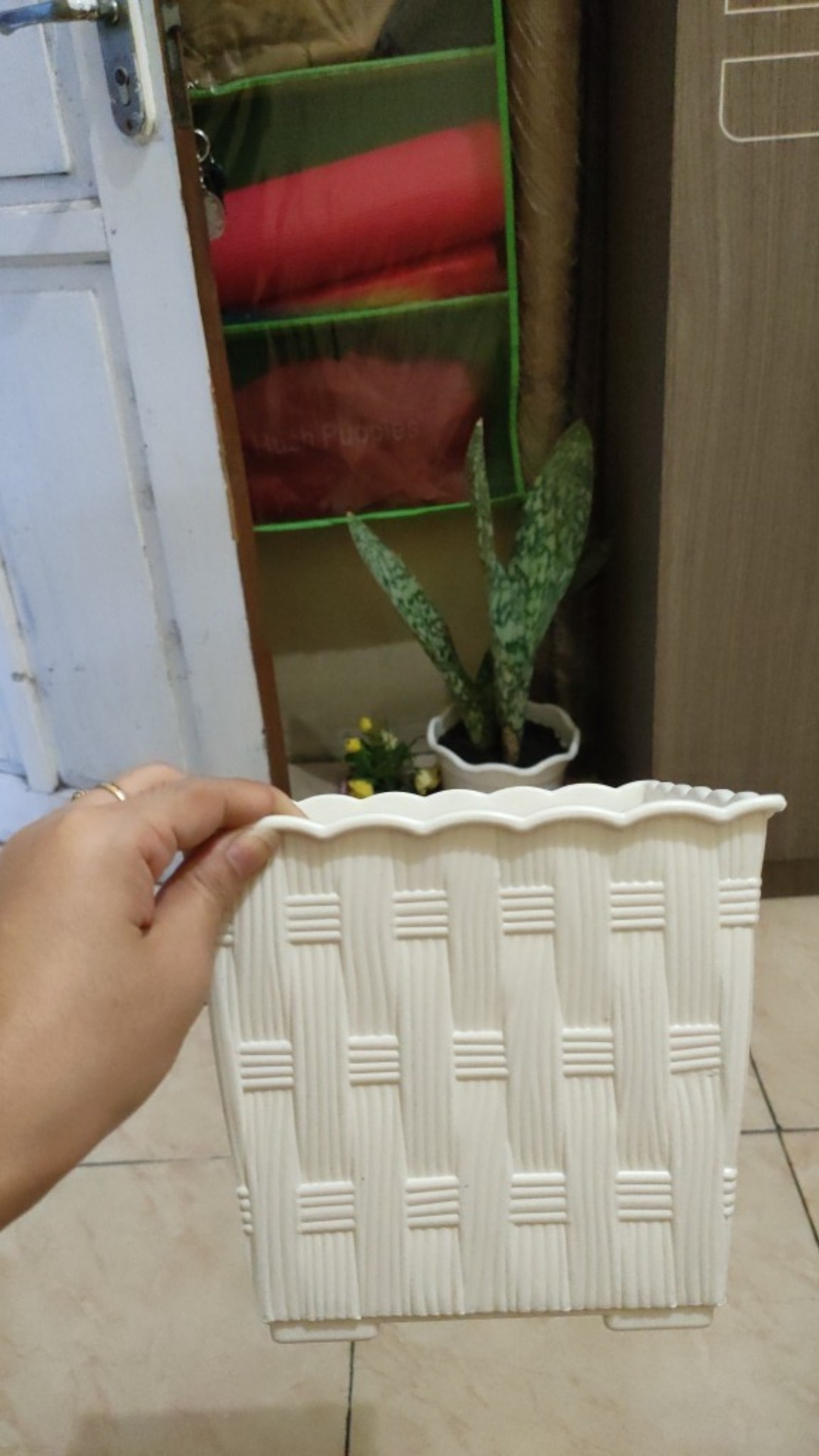 Pot Bunga Gantung Shallom Putih 25cm