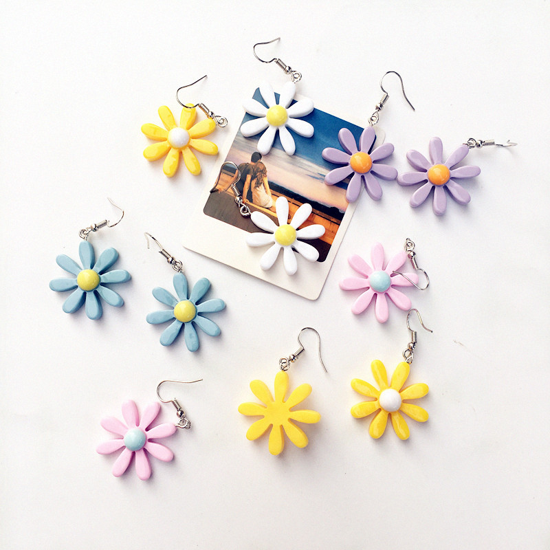 1 Pair  Daisy Flower  Pendant Earrings / Women Bridal Wedding Drop Earrings  / Ladies Elegant  Cute Acrylic Sunflower Dangle Earrings