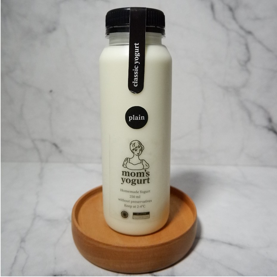 

Yogurt Mom's Classic PLAIN 250 ml TANPA PENGAWET