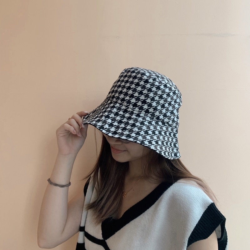 NOTTE - Reversible Bucket Hat Black Houndstooth Pattern