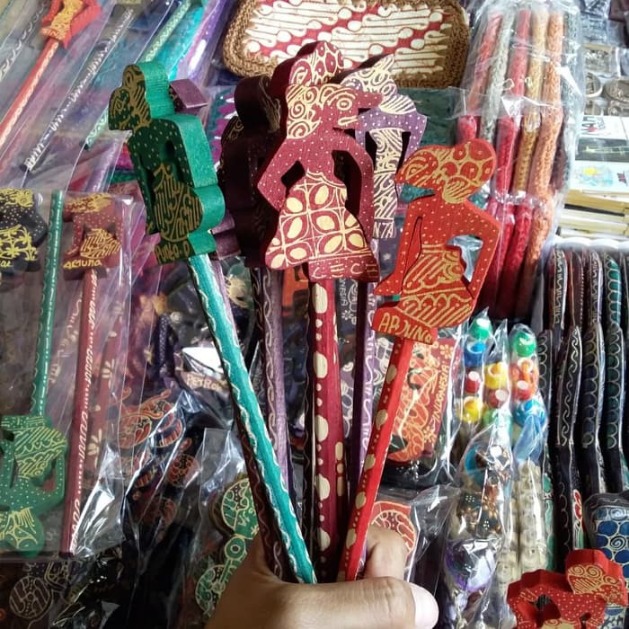 

[Minimal 200pcs] Pensil Karakter Wayang Batik-Pembatas Buku Wayang Kayu Souvenir Kerajinan Indonesia Jogja Seminar Kit