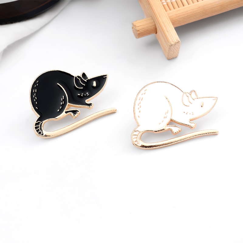 Bros Pin Enamel Bentuk Tikus Warna Hitam Putih Untuk Hadiah