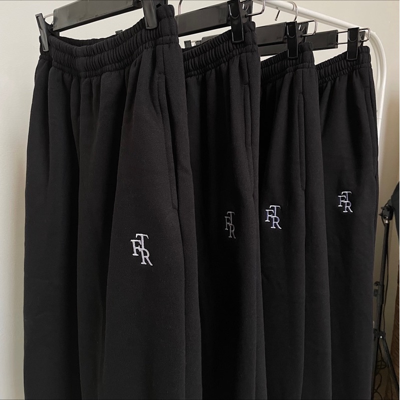 First Time Round - Classic Sweatpants - Black