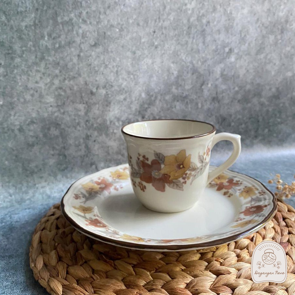 SET TEA CUP + SALAD PLATE VASE