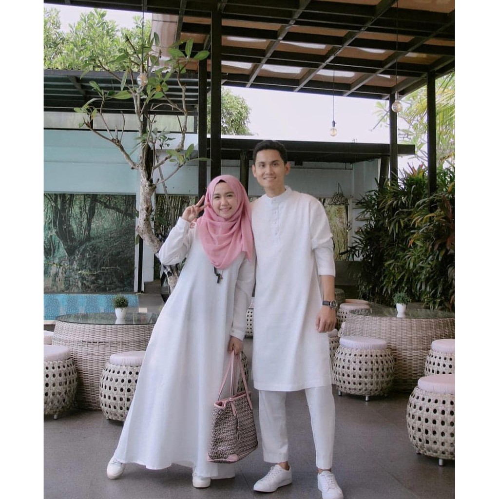 Baju Couple Wanita dan Pria Muslim/Baju Couple Warna Putih/Kaftan Baju Lebaran Pasangan Muslimah