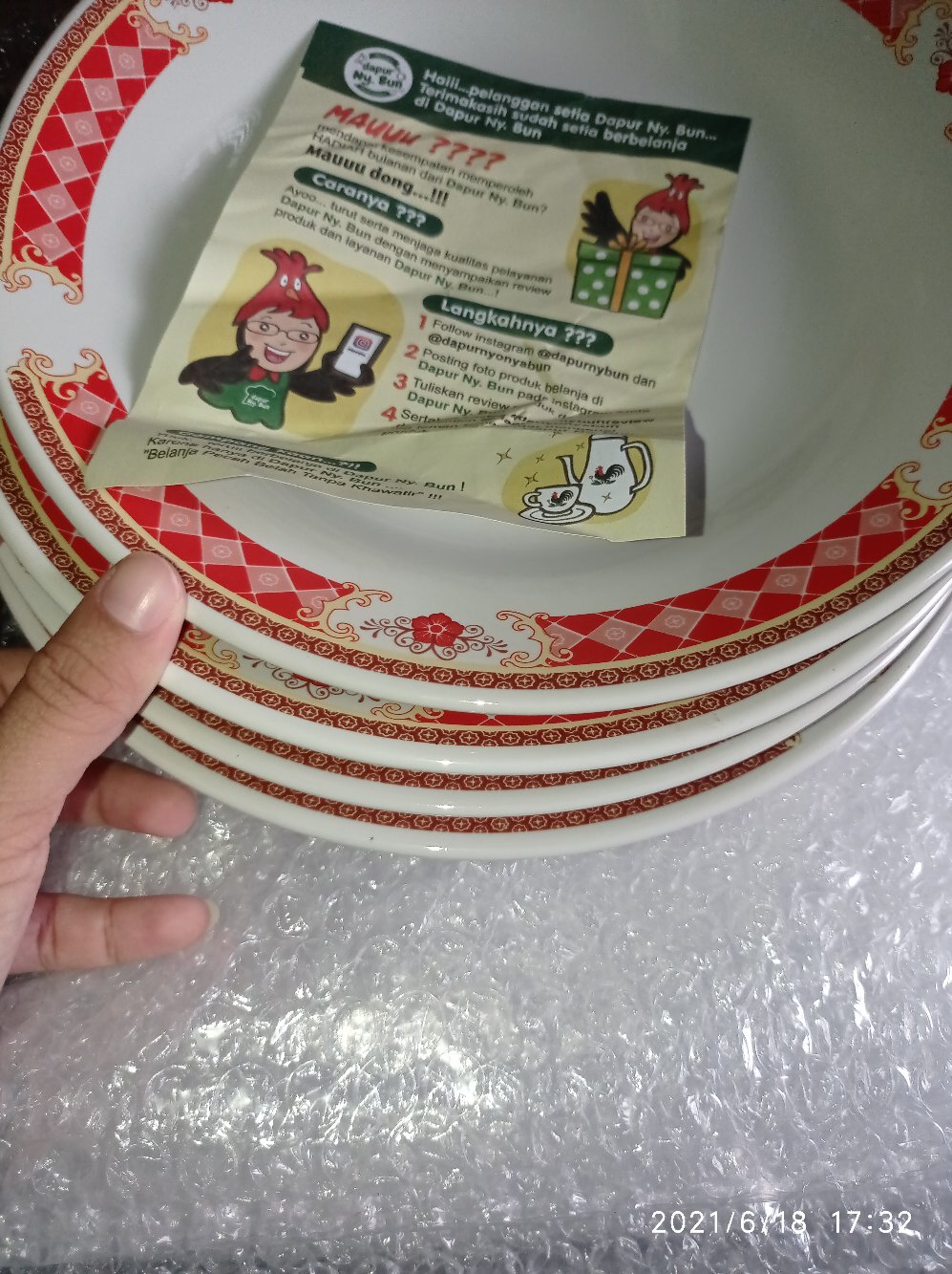 Piring Makan Motif Kotak Merah / Ukuran 23cm / Piring Besar
