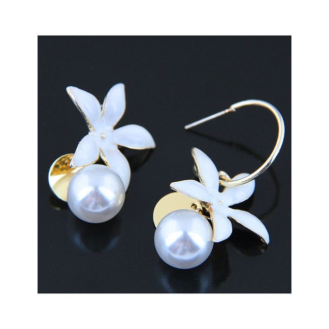 LRC Anting Tusuk Fashion Gold 925 Silver Needle Flower Pearl Asymmetric Earrings A58437