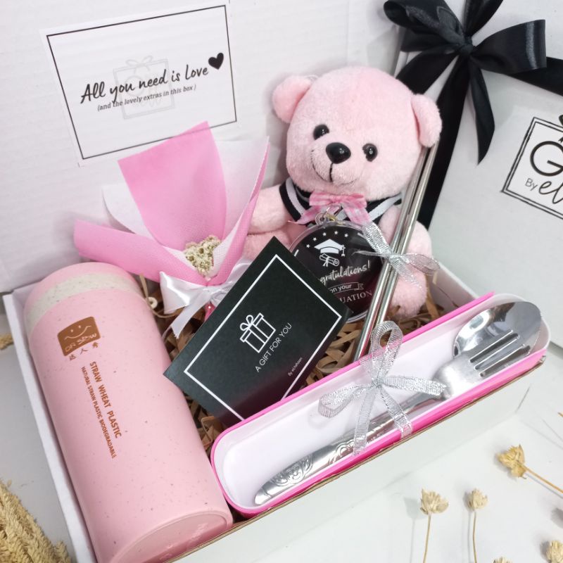 HAMPERS CEWEK KADO ULANG TAHUN GIFT BOX WISUDA GRADUATION