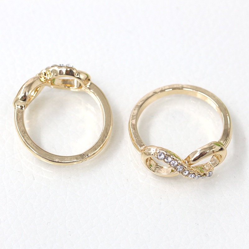 Cincin Desain Angka 8 Aksen Berlian Bahan alloy Gaya Korea