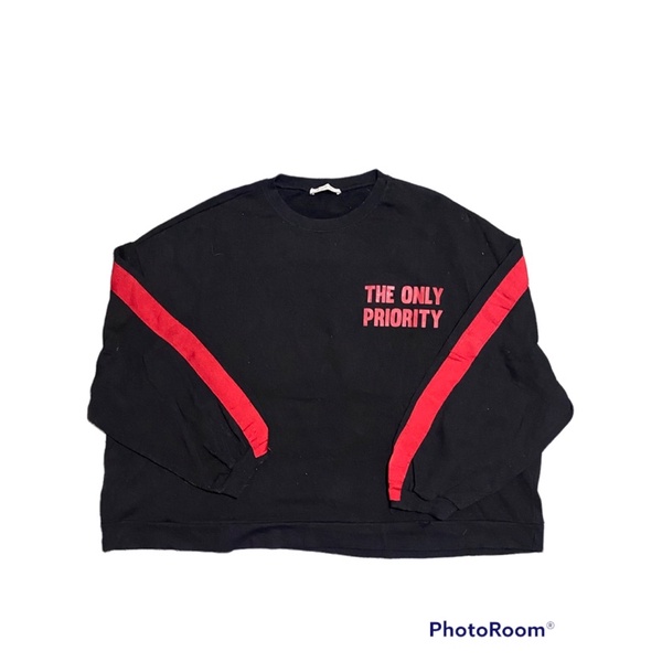 Crewneck cn lengan balon oversize backprint crop Zara