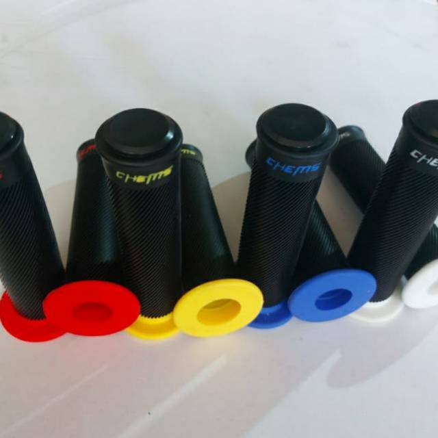 HAND GRIP BULU UNIVERSAL ISI SEPASANG KIRI &amp; KANAN