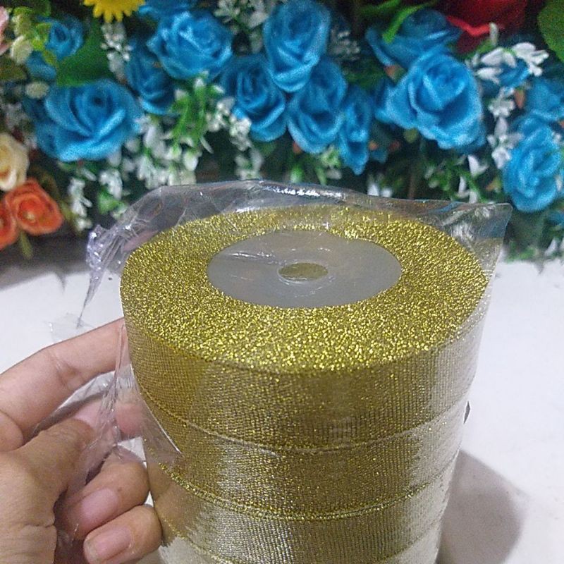 

Grosir Pita Emas Lebar 2cm Panjang 20Y(18m)