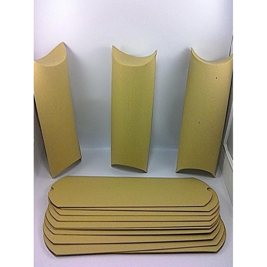 

Pillow Box Panjang Soft Board 300 Gr,Ukuran 30 X 12 X 5,9 Cm