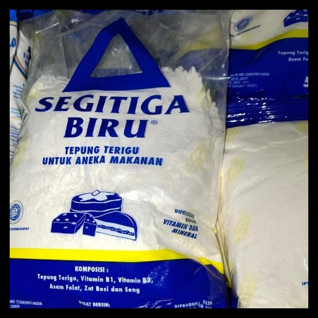

TERBARUU!! Tepung Terigu segitiga biru kemasan 1kg Isi 12 COD