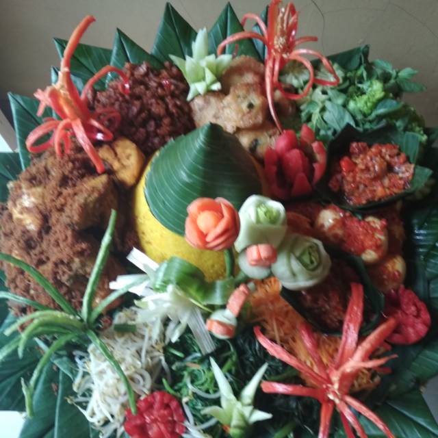 

Nasi Tumpeng untuk 10 orang