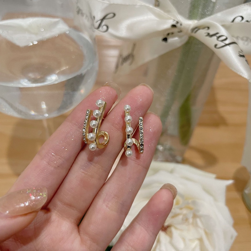 Anting Tusuk Gantung Bahan Metal Hias Mutiara Gaya Trendymewah Untuk Wanita