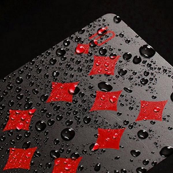 (TREN TERBARU) 760 Waterproof Plastic Playing Card Deck Kartu Remi Elegan Hitam Merah
