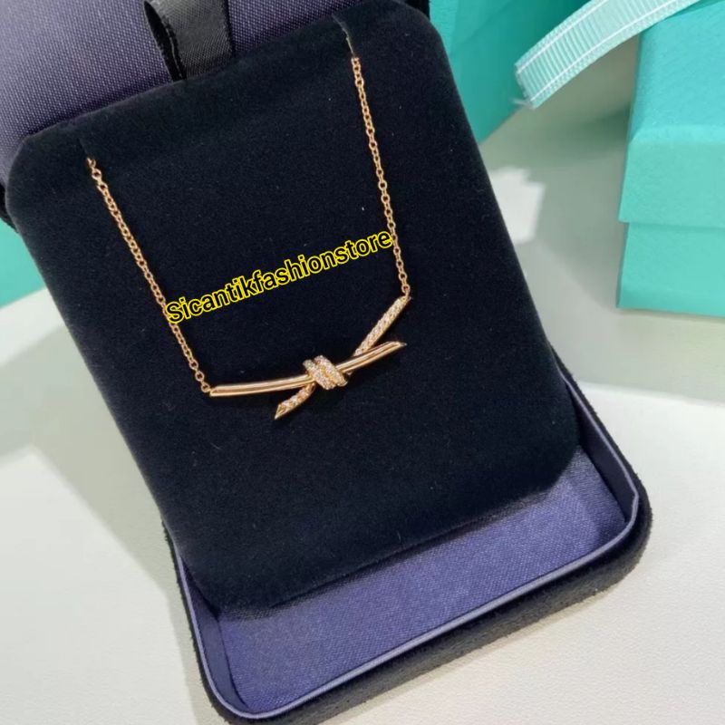 Kalung Rantai Titanium Rose Gold Terbaru Terlaris Fashion Wanita Anti Karat Selamanya Kalung Wanita Liontin Model kawat Lilit Permata Kalung Wanita Titanium Plus Liontin Model Kawat Lilit