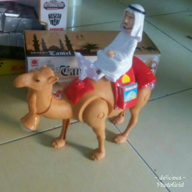 Mainan unta berjalan
