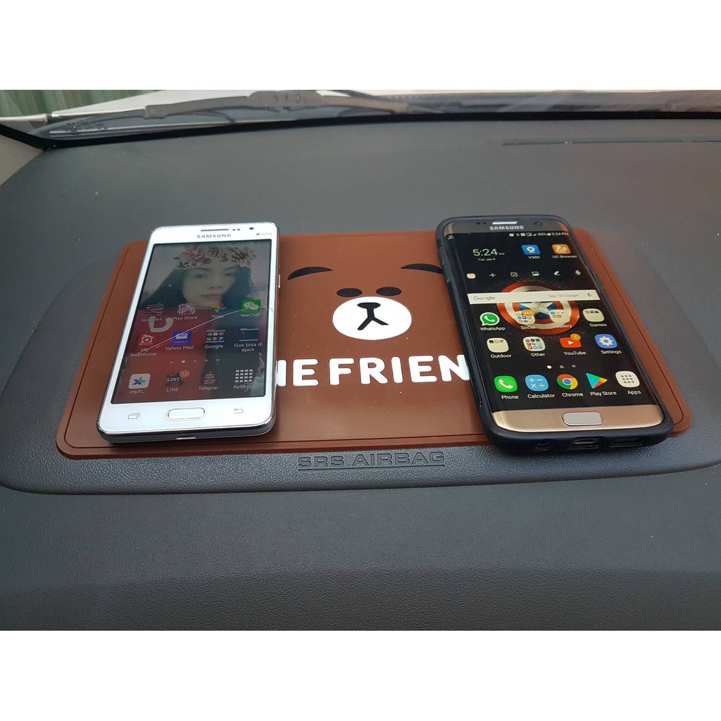 Anti slip dashmat dash mat karakter dashboard mobil untuk taruh HP GPS koin uang logam kunci dll