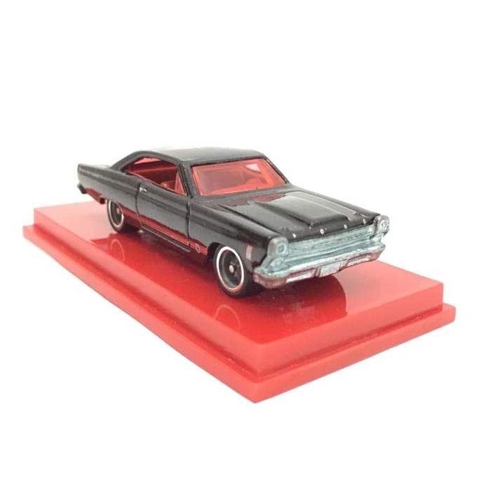 Hot Wheels Garage Ford vs GM 66 Ford Fairlane GT - Base Besi Ban Karet