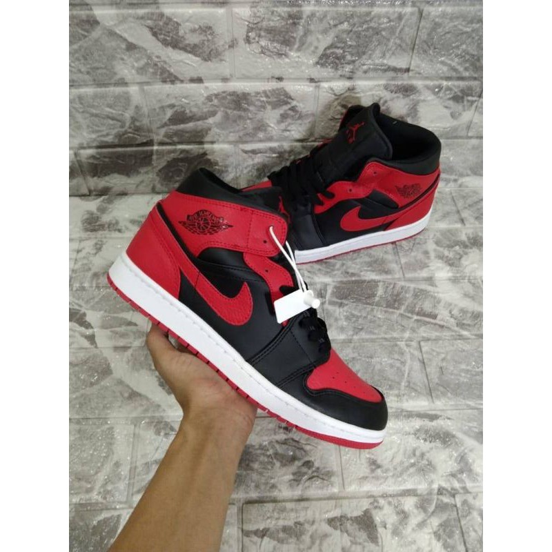 Sepatu Nike Air Jordan 1 Merah Hitam